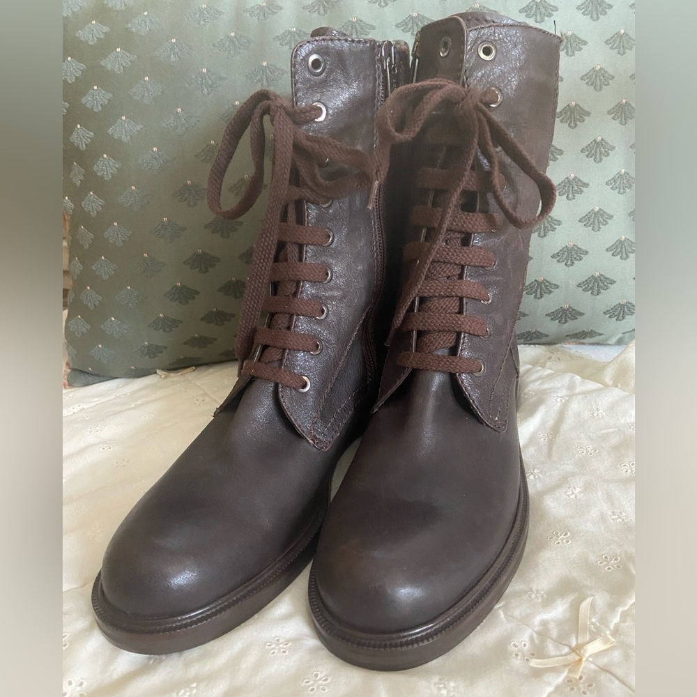 Aquatalia brown leather, lace-up combat boot. Weather proof and stain resistant.